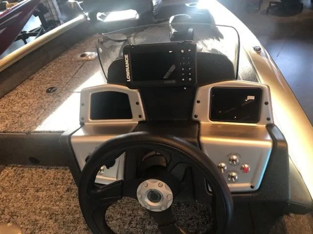 Slide: The Image of Tracker Pro Team 175 TF 2026 - 27