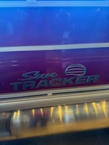 Slide: The Image of Sun Tracker Party Barge 20 DLX 2026 - 7