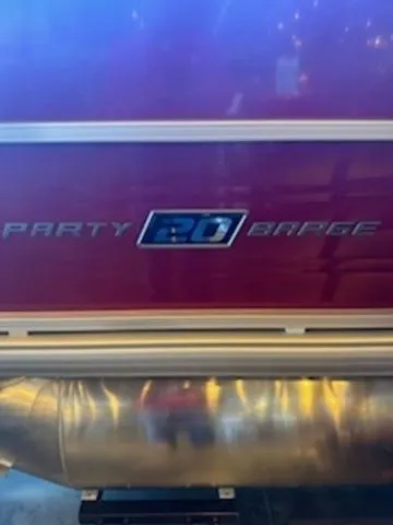 Slide: The Image of Sun Tracker Party Barge 20 DLX 2026 - 8