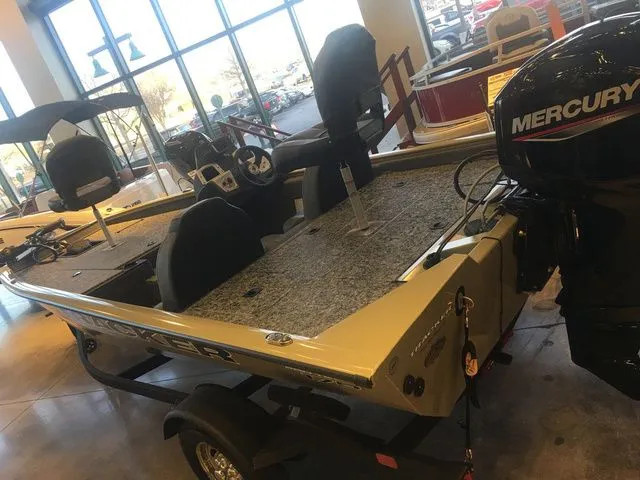 Slide: The Image of Tracker Pro Team 175 TXW 2026 - 10