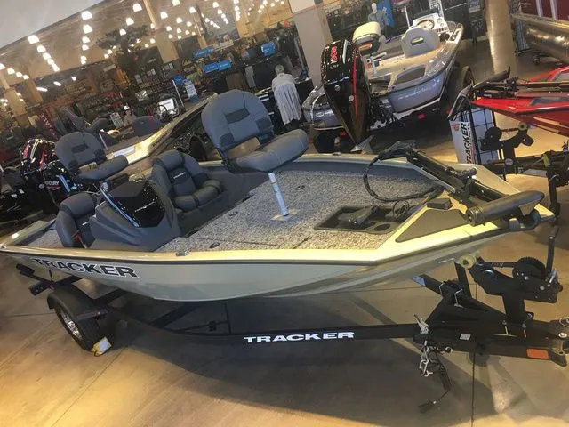 Slide: The Image of Tracker Pro Team 175 TXW 2026 - 11