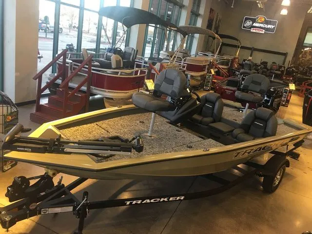 Slide: The Image of Tracker Pro Team 175 TXW 2026 - 13