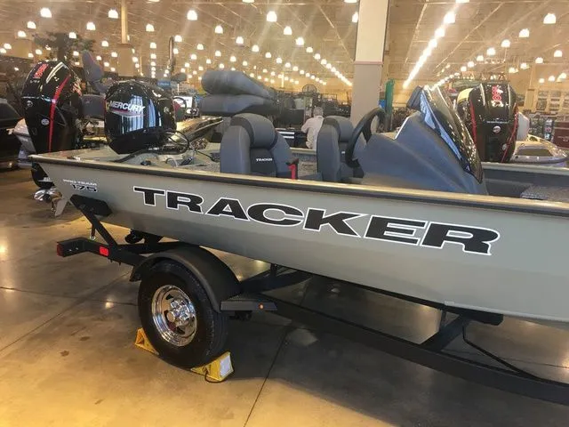 Slide: The Image of Tracker Pro Team 175 TXW 2026 - 5