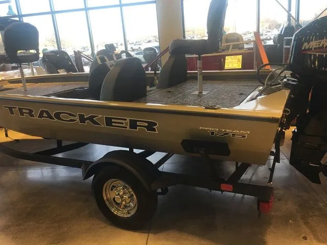 Slide: The Image of Tracker Pro Team 175 TXW 2026 - 6