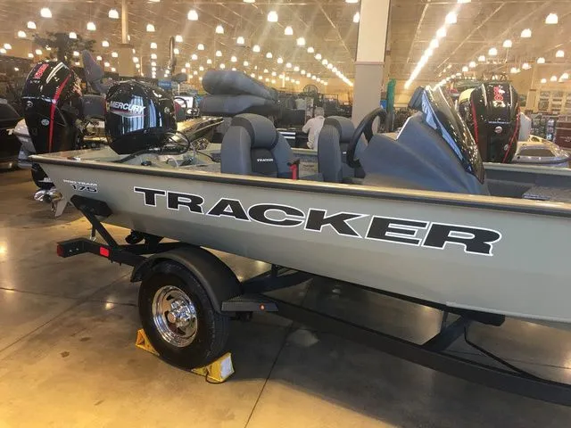 Slide: The Image of Tracker Pro Team 175 TXW 2026 - 9