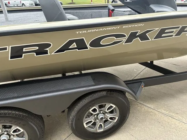 Slide: The Image of Tracker Pro Team 195 TXW 2026 - 26