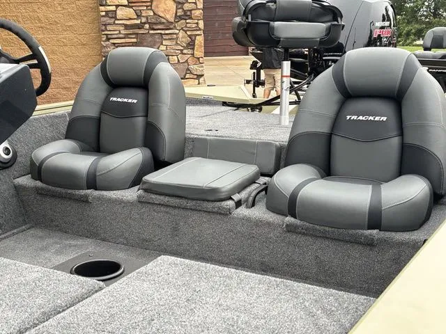 Slide: The Image of Tracker Pro Team 195 TXW 2026 - 29