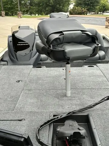 Slide: The Image of Tracker Pro Team 195 TXW 2026 - 5