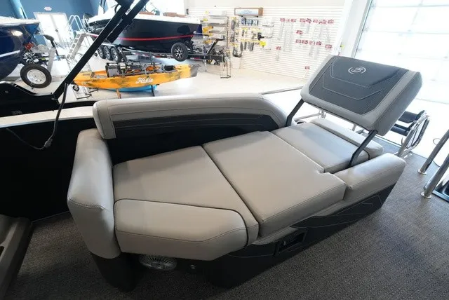 Slide: The Image of Barletta Cabrio 24M 2026 - 32