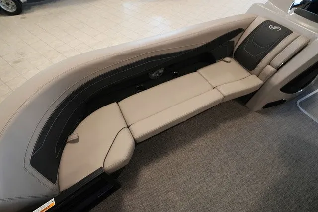 Slide: The Image of Barletta Cabrio 24M 2026 - 8