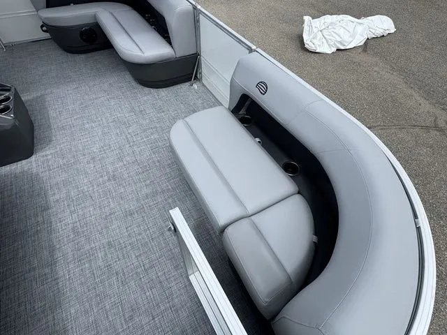 Slide: The Image of Sun Tracker Party Barge 16 DLX 2026 - 10