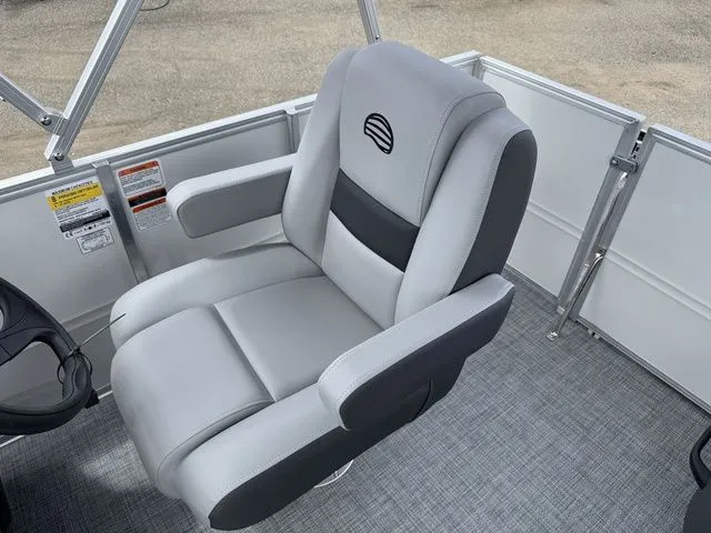 Slide: The Image of Sun Tracker Party Barge 16 DLX 2026 - 14