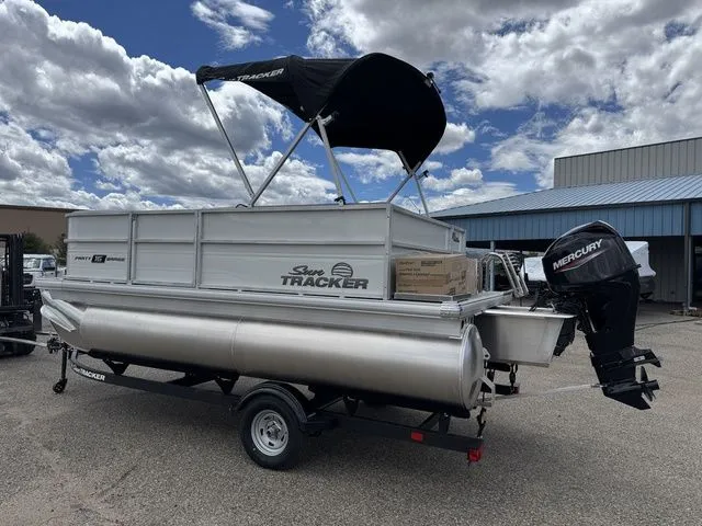 Slide: The Image of Sun Tracker Party Barge 16 DLX 2026 - 3