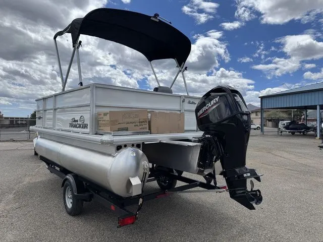 Slide: The Image of Sun Tracker Party Barge 16 DLX 2026 - 4