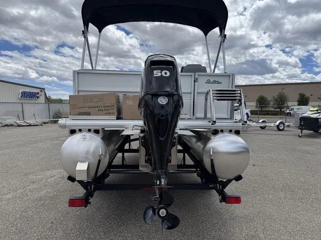 Slide: The Image of Sun Tracker Party Barge 16 DLX 2026 - 5