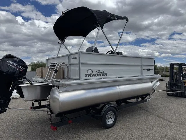 Slide: The Image of Sun Tracker Party Barge 16 DLX 2026 - 6