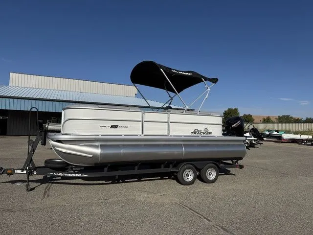 The Image of Sun Tracker Party Barge 20 DLX 2026 - 1