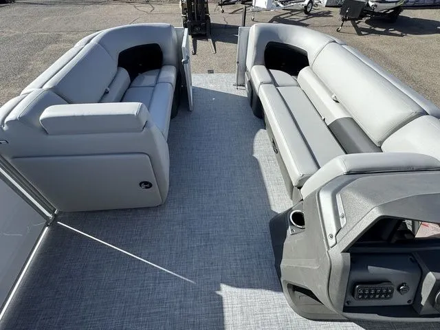 Slide: The Image of Sun Tracker Party Barge 20 DLX 2026 - 11