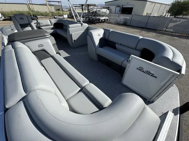 Slide: The Image of Sun Tracker Party Barge 20 DLX 2026 - 7