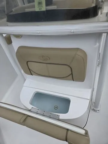 Slide: The Image of Sportsman Heritage 231 Center Console 2017 - 10