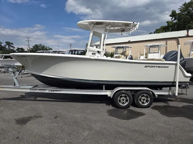 Slide: The Image of Sportsman Heritage 231 Center Console 2017 - 4