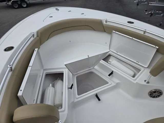 Slide: The Image of Sportsman Heritage 231 Center Console 2017 - 7