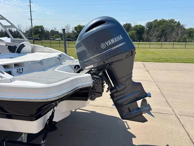 Slide: The Image of Chaparral 21 SSi Ski & Fish OB 2023 - 12