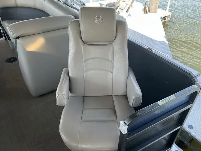 Slide: The Image of Premier 235 Solaris RF 2013 - 10