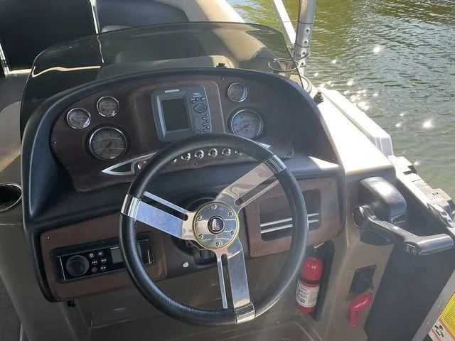 Slide: The Image of Premier 235 Solaris RF 2013 - 13