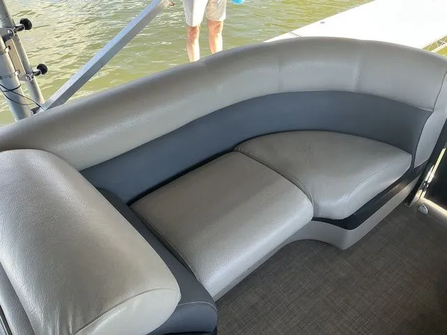 Slide: The Image of Premier 235 Solaris RF 2013 - 16