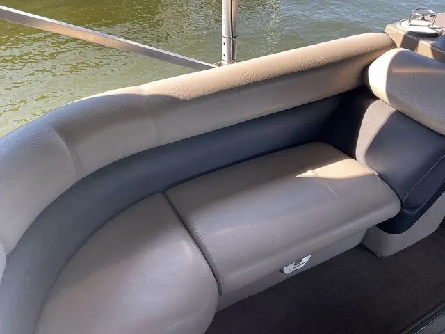 Slide: The Image of Premier 235 Solaris RF 2013 - 19