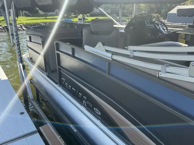 Slide: The Image of Premier 235 Solaris RF 2013 - 7