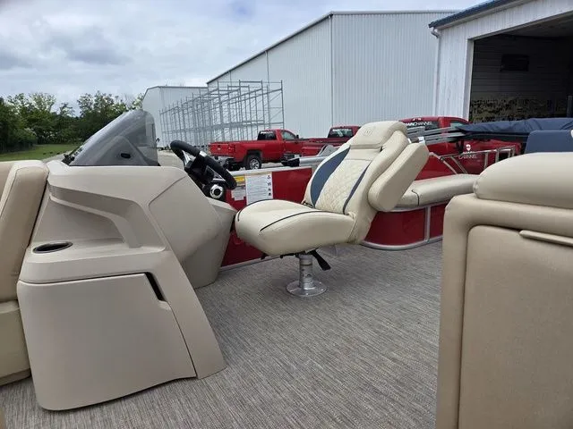 Slide: The Image of Godfrey Sweetwater 2486 SFL 27" Impact Center Tube Package 2026 - 3