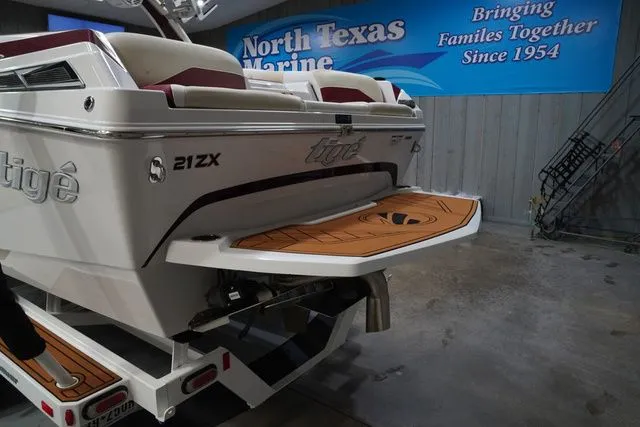 Slide: The Image of Tigé 21ZX 2021 - 10