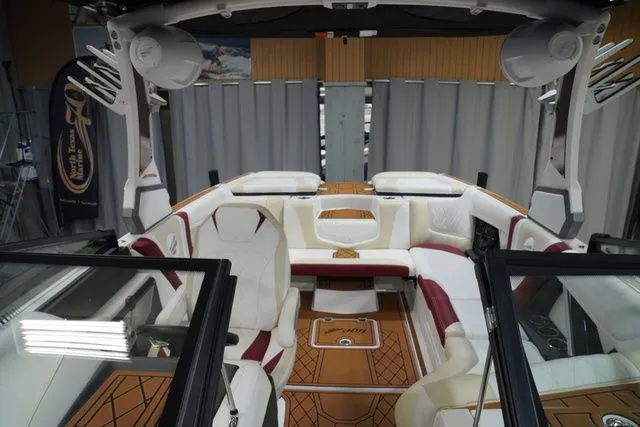 Slide: The Image of Tigé 21ZX 2021 - 15