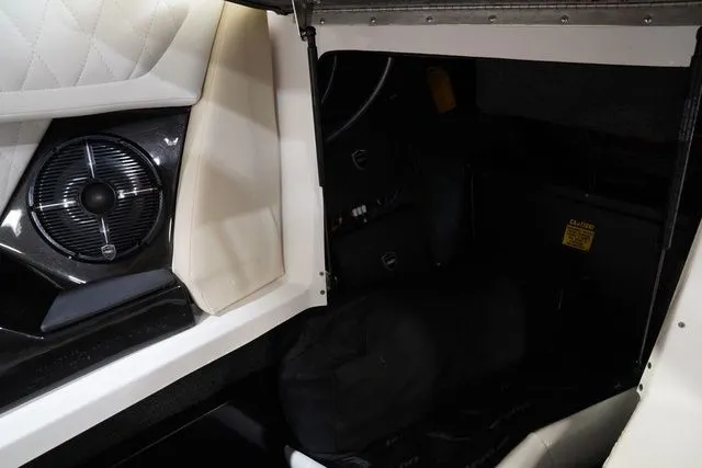 Slide: The Image of Tigé 21ZX 2021 - 18