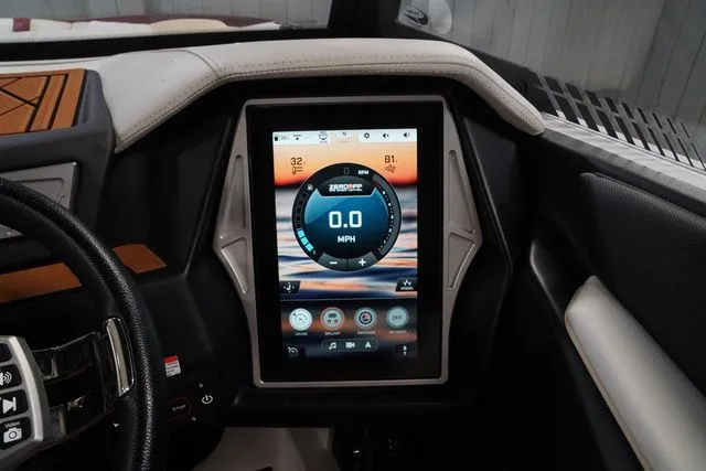 Slide: The Image of Tigé 21ZX 2021 - 22