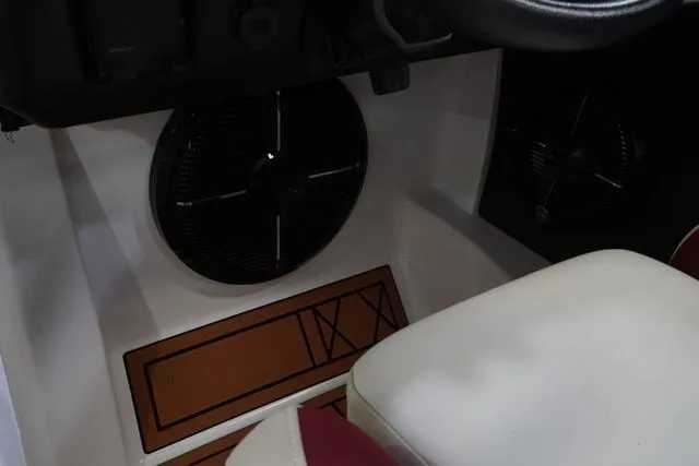 Slide: The Image of Tigé 21ZX 2021 - 23