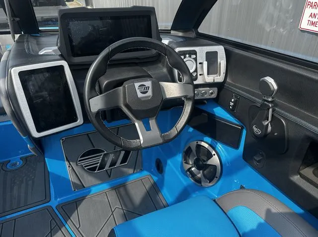 Slide: The Image of Malibu Wakesetter 23 LSV 2021 - 10