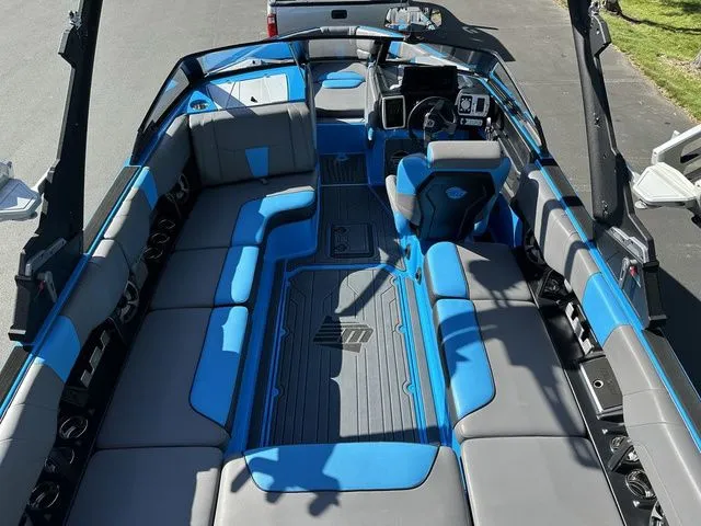 Slide: The Image of Malibu Wakesetter 23 LSV 2021 - 13