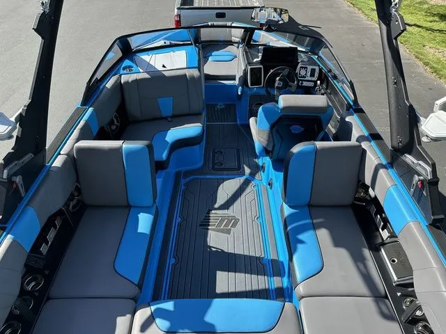 Slide: The Image of Malibu Wakesetter 23 LSV 2021 - 14