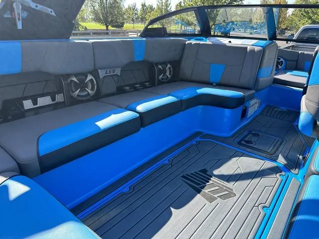 Slide: The Image of Malibu Wakesetter 23 LSV 2021 - 18