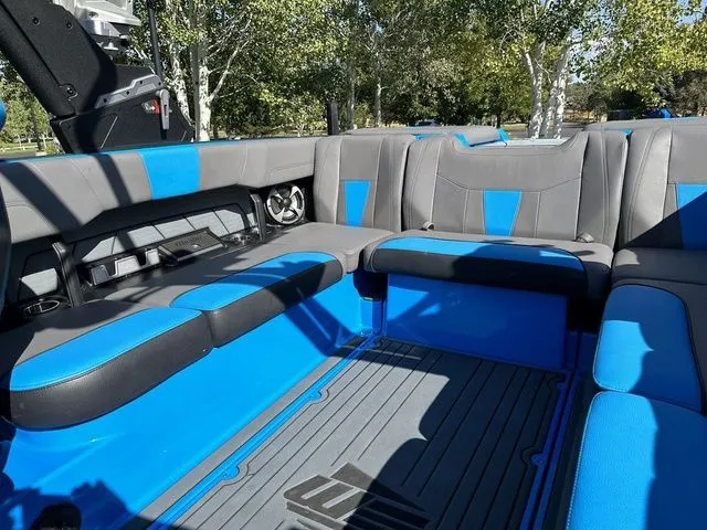 Slide: The Image of Malibu Wakesetter 23 LSV 2021 - 19