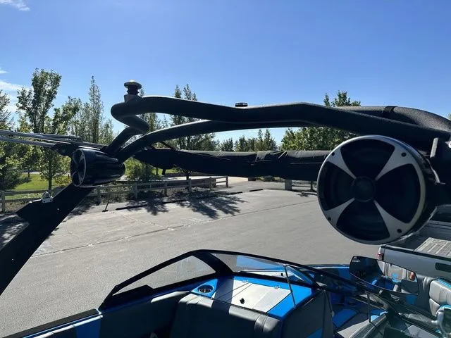 Slide: The Image of Malibu Wakesetter 23 LSV 2021 - 21