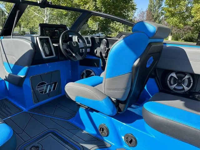 Slide: The Image of Malibu Wakesetter 23 LSV 2021 - 25