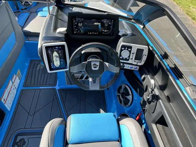 Slide: The Image of Malibu Wakesetter 23 LSV 2021 - 26