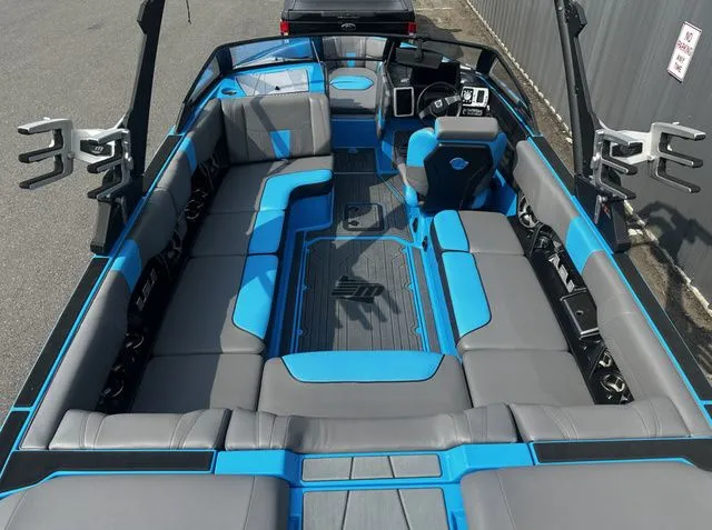 Slide: The Image of Malibu Wakesetter 23 LSV 2021 - 8