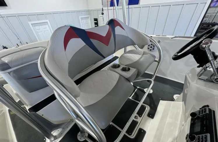 Slide: The Image of 2009 MasterCraft CSX 265 SS boat interior with stylish seating and cup holders. - 19