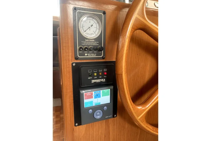 Slide: The Image of Control panel and steering wheel of 1989 Ocean Alexander 420 Cockpit Motor Yacht. - 39