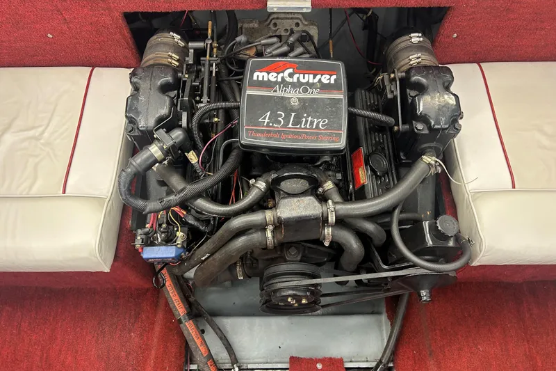 Slide: The Image of MerCruiser 4.3L engine in 1987 Sea Ray 19 Seville Cuddy Cabin boat. - 5